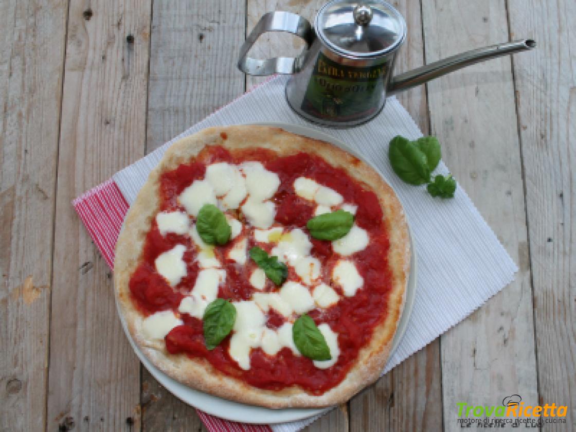 Pizza Al Piatto Scusate Se La Chiamo Margherita Ricetta Trovaricetta Com