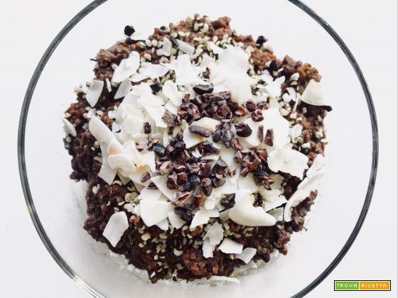 Porridge di quinoa al cioccolato e cocco
