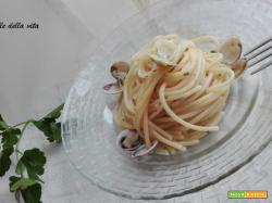 Spaghetti con aglio, olio, peperoncino e vongole