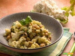 Cous cous di cavolfiore e ceci al curry: un piatto sfizioso per tutti i palati!