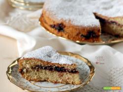 Torta integrale con ripieno alla ciliegia