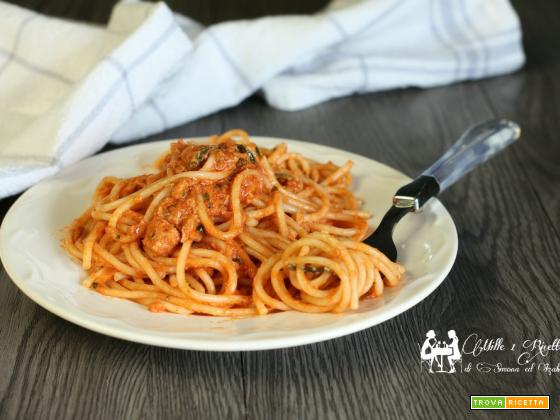 Spaghetti cremosi con pomodori secchi e tonno, ricetta veloce