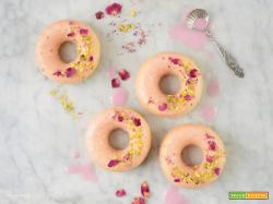 Ciambelline alla rosa, cardamomo e pistacchi