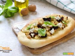 Schiacciata con ricotta, pomodori secchi e noci