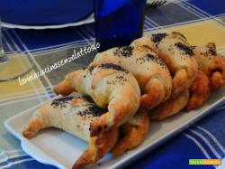 Cornetti salati pomodori secchi, olive e capperi