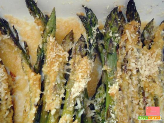 Contorno di asparagi gratinati aromatizzati alla senape e curcuma – ricetta light, senza burro e senza glutine