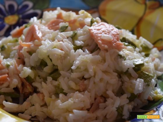Insalata di riso con salmone e zucchine