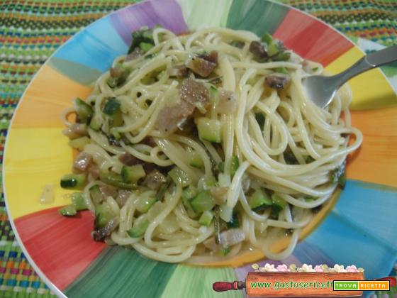 Spaghetti con asparagi zucchine e taleggio