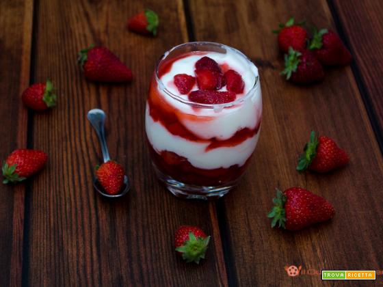 Coppa yogurt e fragole – Ricetta facile e veloce