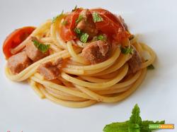 Spaghetti tonno pomodorini menta