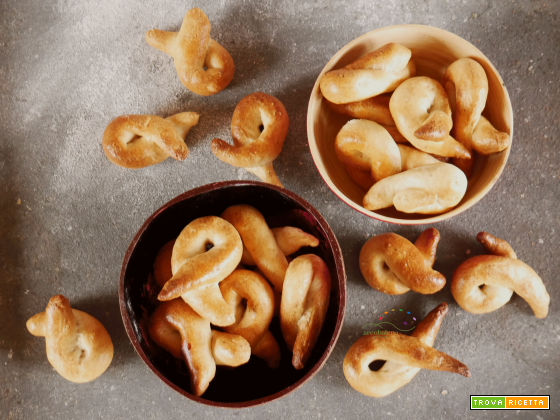 Taralli con semi di chia e sesamo