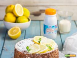 Chiffon cake al limone: ricetta senza latte, alta e soffice