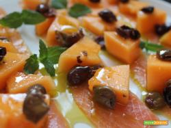 Salmone con olive taggiasche e melone