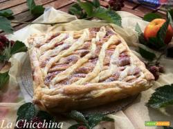 Sfogliata alle pesche noci e amaretti, profumata al marsala
