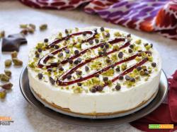 Cheesecake senza gelatina con pistacchi e cioccolato