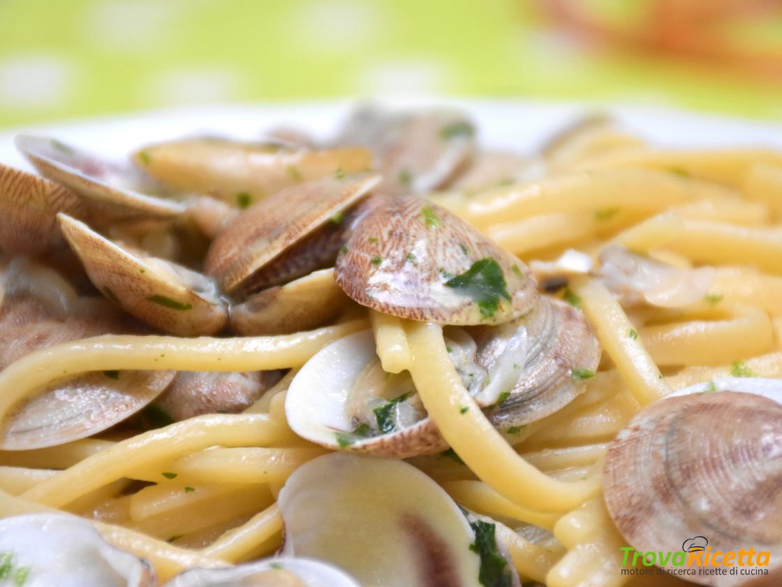 Spaghetti alle vongole | Ricetta semplice e veloce ideale tutto l'anno -  Ricetta 