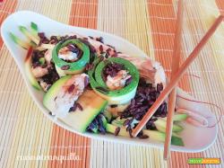 sushi a modo mio: insalata di riso venere con zucchine e scampi