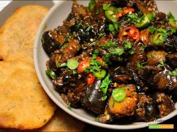 Pickle di melanzane dell’India meridionale e Papad