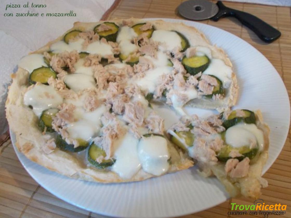 Pizza Al Tonno Con Zucchine E Mozzarella Lievito Madre Ricetta Trovaricetta Com