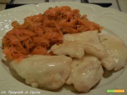 Straccetti di pollo al vino bianco con carote saltate…