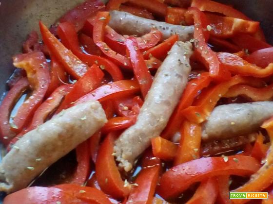 Salsiccia norcina con i peperoni rossi