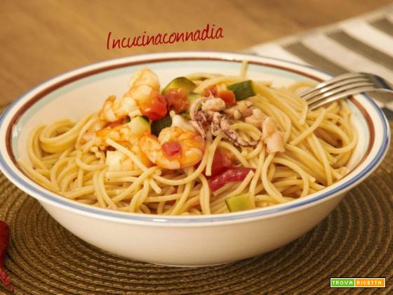 Spaghetti con mazzancolle, polpo, zucchine e pomodorini
