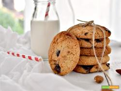 Cookies con farina di mandorle e gocce di cioccolato