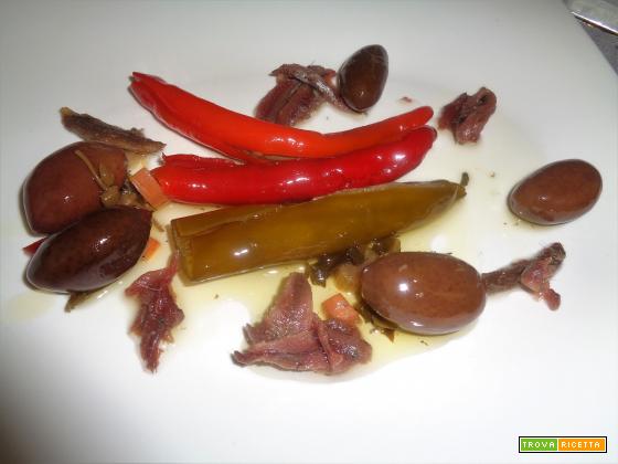 Ricetta – Peperoncini a cornetto ripieni con alici salate