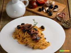 Spaghetti alla puttanesca rivisitati, la tradizione con una piccola variante