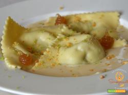 Ravioli di zucca e gorgonzola in agrodolce al profumo di lime in crema di parmigiano e gelatina di pere