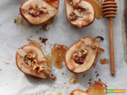 Pere caramellate al forno con frutta secca