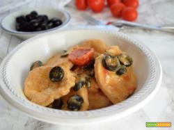 Medaglioni di pollo alla paprika e olive nere