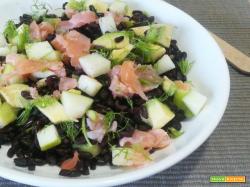 Riso venere con mela verde, avocado e salmone