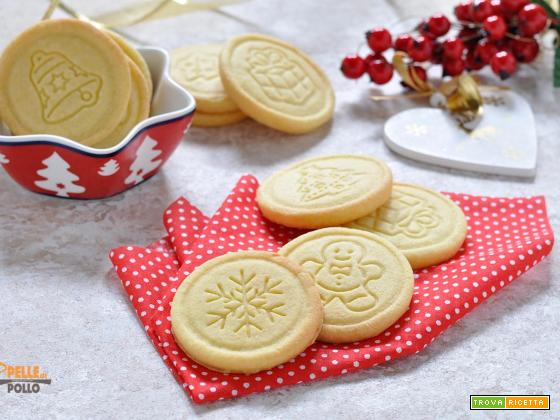 Biscotti di Natale semplici alle mandorle e vaniglia