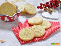 Biscotti di Natale semplici alle mandorle e vaniglia