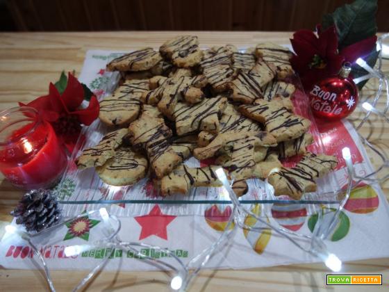 Biscotti natalizi con frutta secca