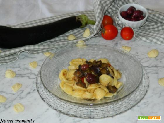 Orecchiette mediterranee con melanzane e olive