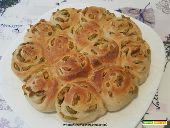 Roselline di pane con olive