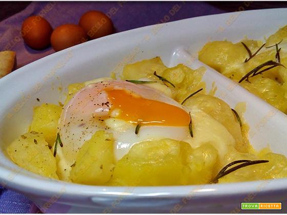 Uova e patate con mozzarella cotte in forno