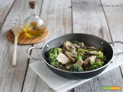 Bocconcini di pollo ai funghi e broccoli