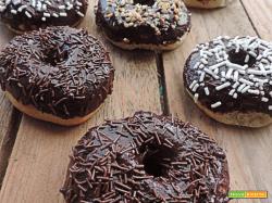 Donuts al forno ricoperti al cioccolato