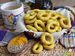 Taralli alla curcuma e finocchio