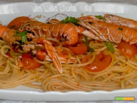 Spaghetti con scampi e pomodorini