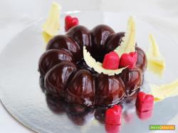 Mousse di cioccolato con pere all’amaretto e biscotto alle mandorle