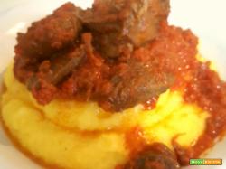 POLENTA CON SUGO DI CINGHIALE