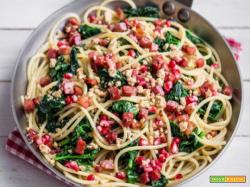 SPAGHETTONI CRUMBLE DI NOCI SPINACI SPECK E MELOGRANO