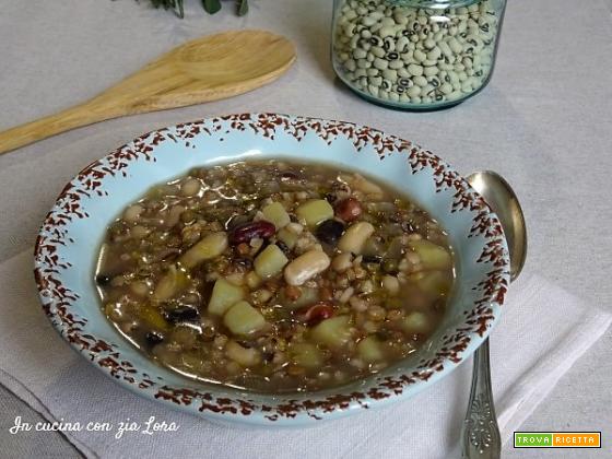 Zuppa di legumi e cereali con patate