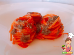 Spaghetti di Gragnano con crema di peperoni rossi e rivisitazione di bagna cauda tartufata