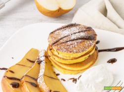 Glutenfree Pancakes alla Ricotta con Pere Caramellate e Salsa al Cioccolato