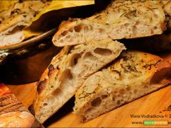 Focaccia con le cipolle,pasta madre a lunga lievitazione